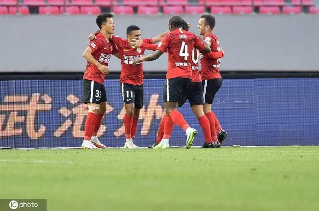 海报的主题依旧是;跨越山海 勿忘回家